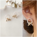 再販です𓂃༚⚪︎silver925芯𓐍パールとビジューのクロスピアス　　ゴールド　