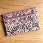 ラスト1つ　リバティ　ペンローズのダブルファスナーポーチ