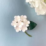 白い紫陽花アナベルのブローチ