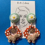 アンティークフラワー×レトロな犬のオレンジドット✳️ピアス、イヤリング❇️レトロ レトロポップ アンティーク 大ぶり 犬 いぬ わんこ キッチュ 昭和レトロ パステル 北欧 マリン 向日葵 花