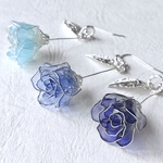 オールドローズ🌹の揺れるピアス/イヤリング 