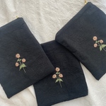 レトロな刺繍のポーチ