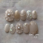 クリームホワイトのぷっくりフラワー　ネイルチップ　成人式　ブライダル　前撮り【No.51】