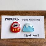 ダルマと雪の富士山　ピアス/イヤリング/キッズイヤリング