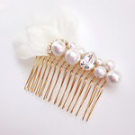 お花とコットンパールのアシンメトリー**ヘアコーム