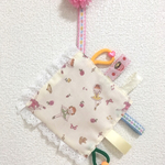 カシャカシャおもちゃ   レース♡ハートのビーズ付き  