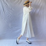 【即納】コンビネーション・リネンワンピース　オフホワイト／インディアンフラワー（ブロックプリント）　手刺繍バックタグ（インドボダイジュ）
