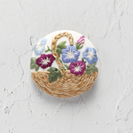 【アサガオの花籠】刺繍ブローチ 38mm (青)