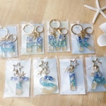 イニシャル　キーホルダー　海　を感じれる 他にはない キーホルダー　星の砂　使用　お色　選べます　プレゼント　アルファベット　誕生日　出産祝い　お揃い　部活