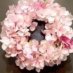 ピンクあじさいリース　直径30cmの出来上り