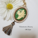 【一点物】ビーズ刺繍　カメオバッグチャーム