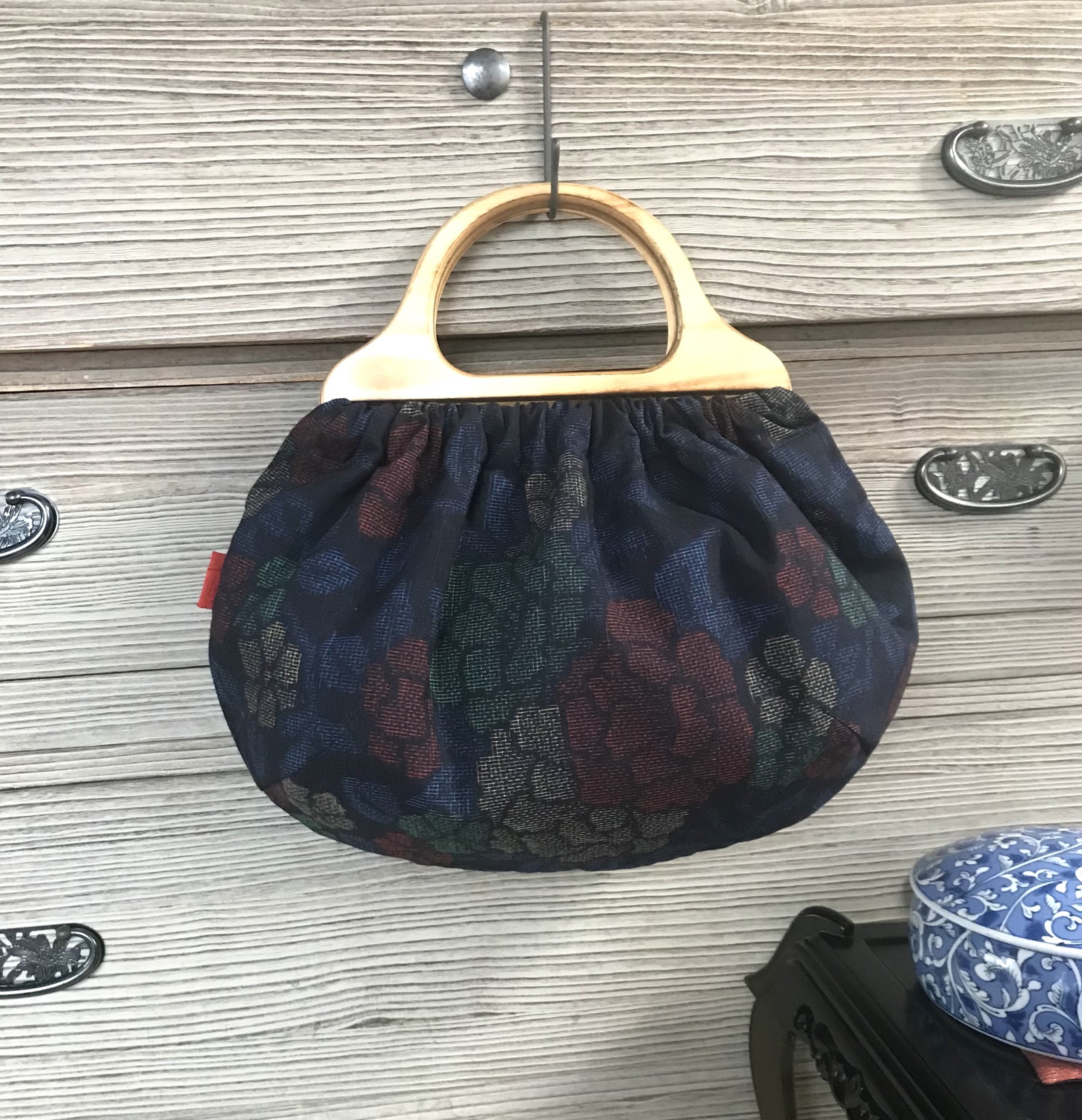 大島紬　がま口バッグ　ハンドメイド 大島紬 がま口 クラッチバッグ 和装バッグ 着物 和装小物 お稽古