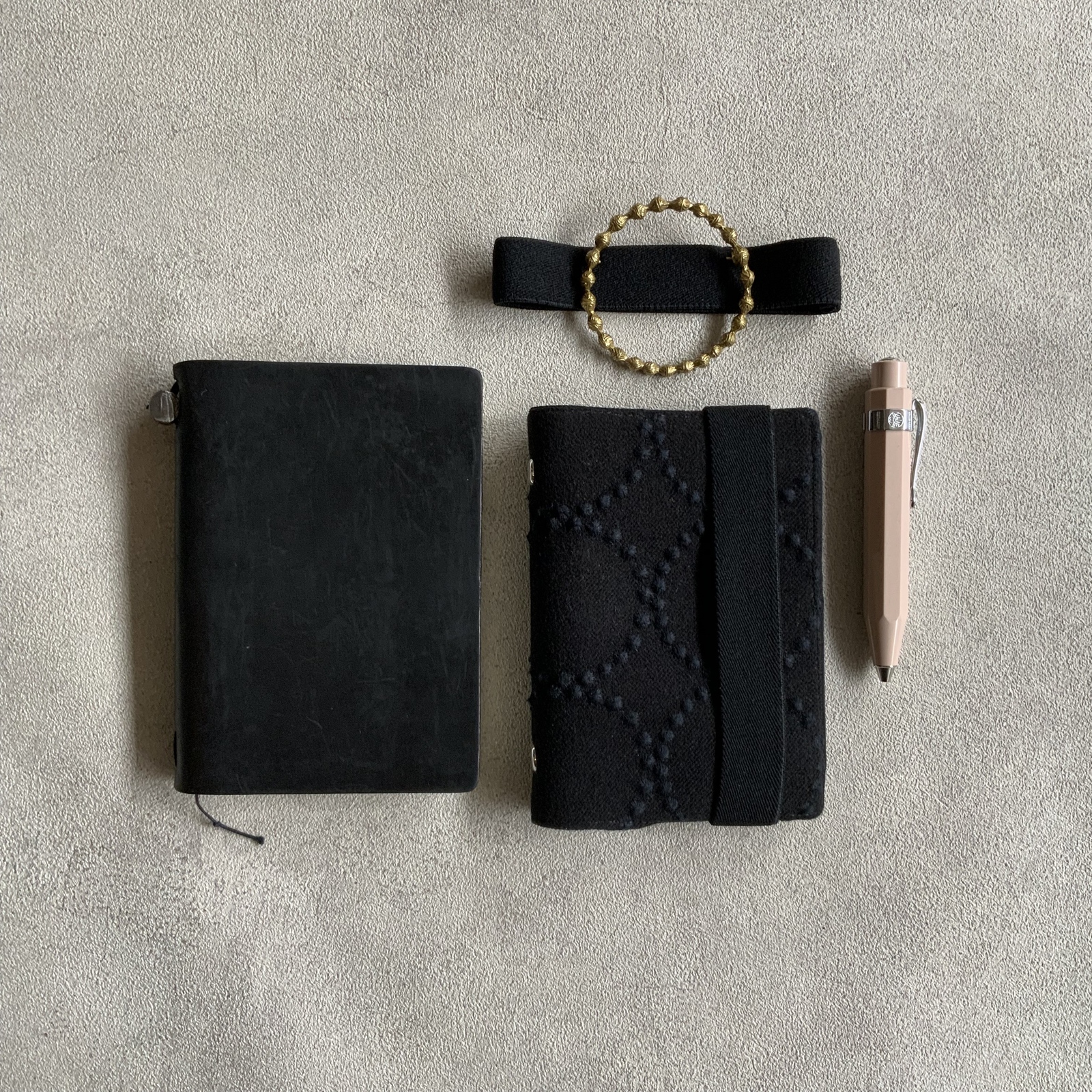 システム手帳m5 (5穴リング径15mm) black tambourine mina perhonen