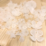 【数量限定】アクリルビーズ　白いお花　ミックス　約50ｇ