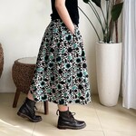 コットン素材バティックロングスカート♪銅板型押しタイプのロウケツ染め生地です。