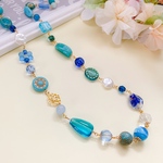 ブルー系カラーのロングネックレス