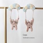 《受注生産》パラシュート猫　手刺繍ピアス