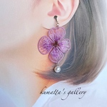 パープルフラワーとパールのイヤリング ・ピアス