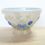 茶碗ルピナスが風に揺れる