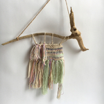 優しい虹のタペストリー