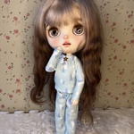 ＊22cmドール服＊　パジャマ・水色(星型ボタンチャーム)