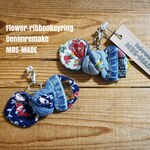 送料込み　ネイビー花柄リボンキーホルダー