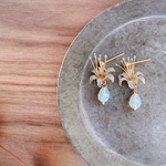 彼岸花(幻想,ライトブルー)(ピアス,イヤリング)