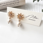 コットンパールとお花のピアス / チタンピアス / 樹脂ピアス / ネジ式イヤリング / 樹脂ノンホール