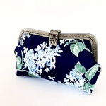 リバティ　がま口クラッチバッグ