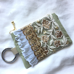 インド刺繍 リボン ファスナーポーチ カラビナ付き グリーン×レース