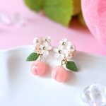ちっちゃな桃のイヤリング、ピアス🍑(受注制作) 《ピーチ　peach  ピンク》