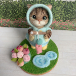 ★レインコートで魚釣り ねこ★キジトラ  羊毛フェルト てのひらサイズ　ちび猫 あじさい 紫陽花 梅雨