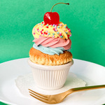 So much whipped cream on！/CupCake