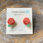 小さなバラのピアス(陶器)／イヤリング ※チタンポスト