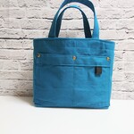 アクアブルーの帆布トートバッグ 