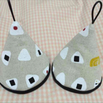 ❣️セール❣️【送料無料】おにぎり柄の三角鍋つかみ 