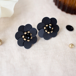 ビーズ刺繍𓍯blackスパンコールflowerピアス
