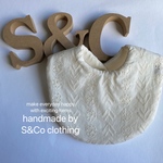 刺繍　lace egg bib