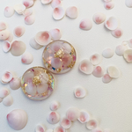りんご貝で作った桜の花のノンホールピアス