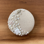 ビーズ刺繍くるみボタン（ヘアゴム/ブローチ）