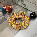 面白柄のシュシュ☆駄菓子柄
