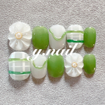 ネイルチップ　ぷっくりフラワー