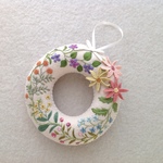フェルトと刺繍の野の花リースA
