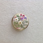 リネンと刺繍の野の花ピルケース  少し大きめ