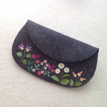 フェルトと刺繍のカラフル野の花小物入れ　ブラック