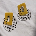 店頭在庫SALE✨イエローマーブルとクリアドットのアクリルチェーンピアス