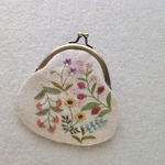 【再販】リネンと刺繍の野の花がま口