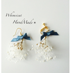 ◯かすみ草とサテンリボンの花束ピアス✳︎イヤリング◯blue