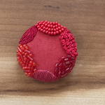 ビーズ刺繍くるみボタン（ヘアゴム/ブローチ）
