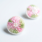 ＜Stella～遊び好きの星～＞刺繍ピアス◎花の庭/flowers garden◎ピンク×グリーン◎ロングポスト変更可能◎2way